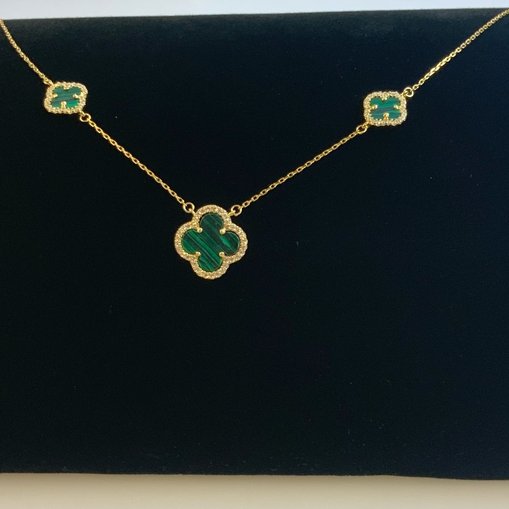 Malachite Clover Necklace - Picture 4 of 6